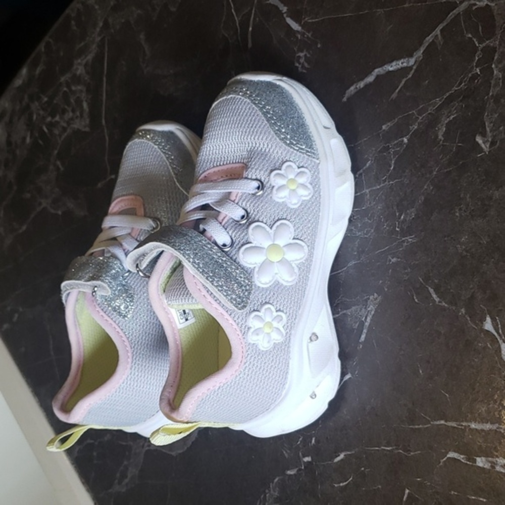 Carters‎ Light Up Velcro Sneakers Size 7M